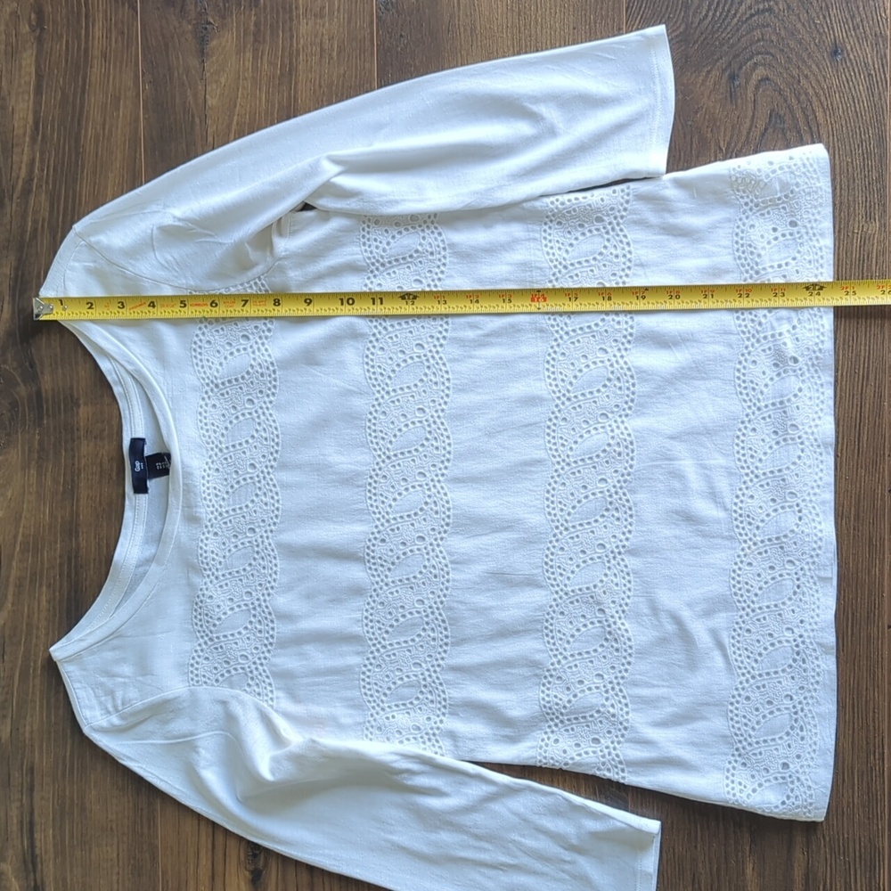 Gap Lace Eyelet Front Top - Picture 7 of 17